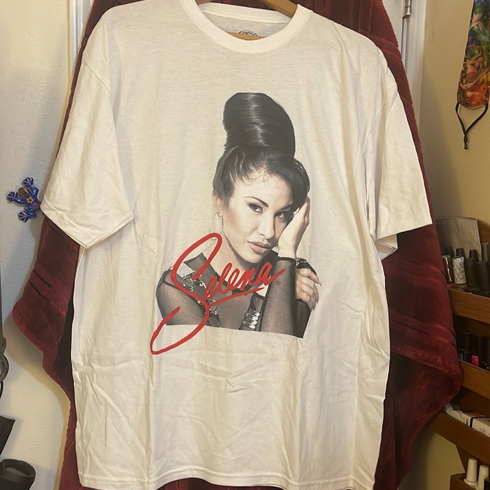 T-shirt white Selena pictures
